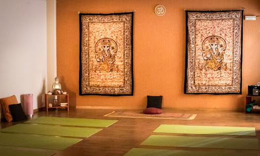 DHARANA: yoga y terapias naturales en Sant Boi