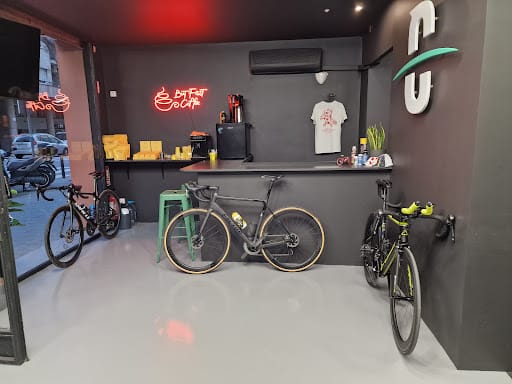 The Crib Badalona: taller especializado en bicicletas