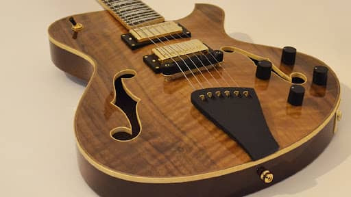 Castagna Luthier: taller de reparación de guitarras en Córdoba