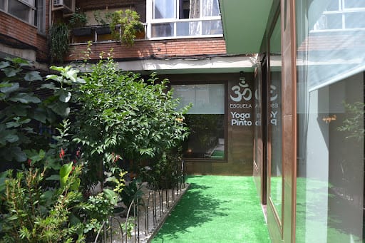 Yoga Pinto: clases de yoga, té orgánico y sonido