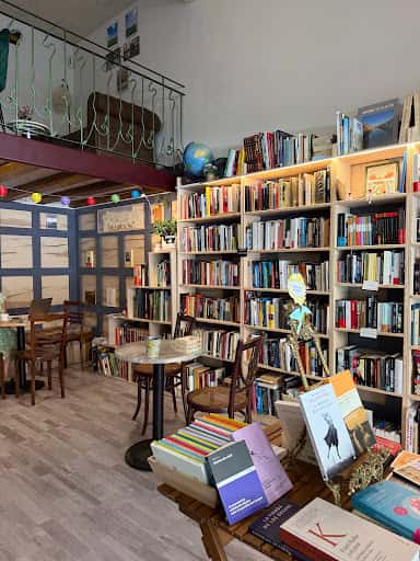 Petricor: café de especialidad y libros en el CAB de Burgos