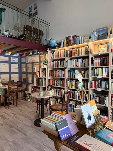 Petricor: café de especialidad y libros en el CAB de Burgos