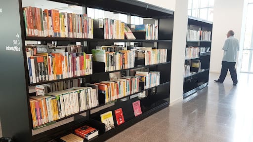 Biblioteca Ramon Fernàndez Jurado: servicios y horarios
