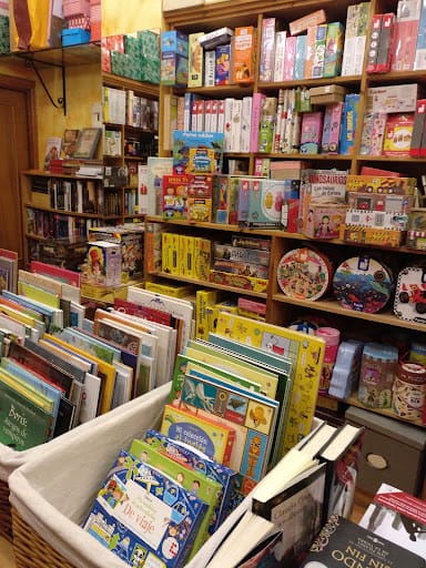 Bosque Mitago: libros y regalos en Oviedo