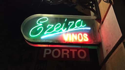 Vinos Ezeiza: ultramarinos y bodega histórica en Prim