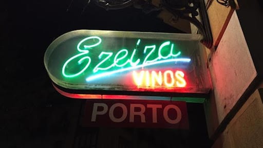 Vinos Ezeiza: ultramarinos y bodega histórica en Prim