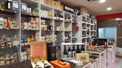 Queixería RS Delicatessen: quesos y vinos en Ourense