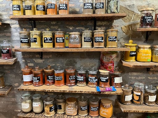 Especialité: tés y especias a granel en la calle Curia