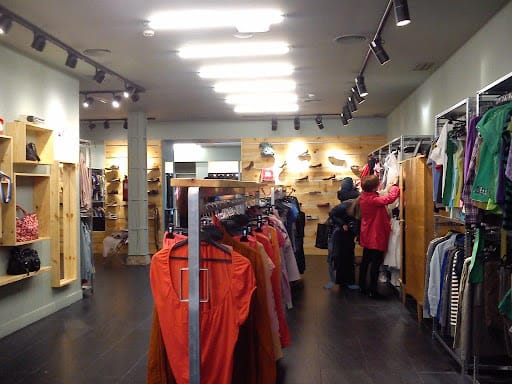 Koopera Store y Moda re- en la calle Postas