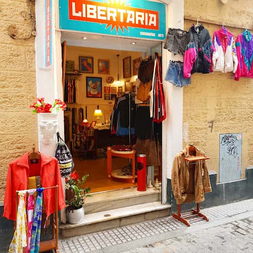 Libertaria: moda flamenca vintage y artesanía en Cádiz