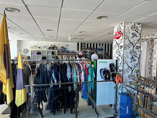 Black Ball Surf Shop: diseño y surf en el Sardinero