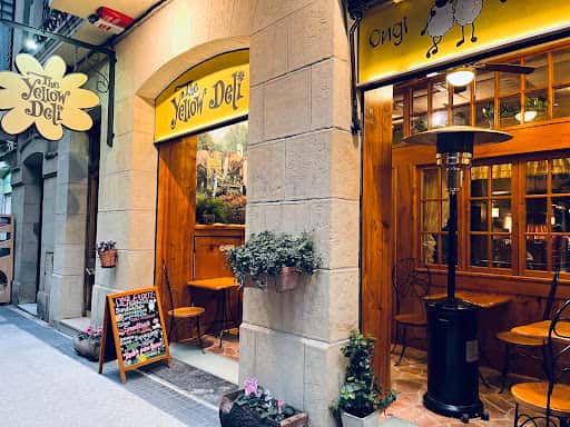 Yellow Deli Donostia: libros de cocina y comida casera