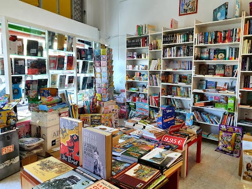Librería Baroja: Cómics, manga y cultura en Pontevedra