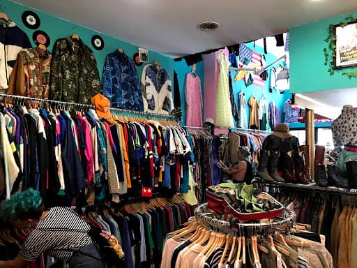 Moda vintage y venta al peso en Flamingos Vintage Kilo Vigo