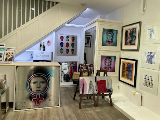 Arte contemporáneo y objetos reciclados en Labyrinth Gallery