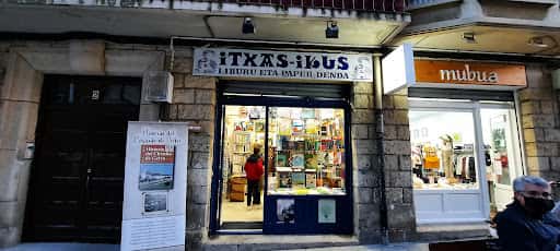 Itxasikus, la librería náutica de Algorta