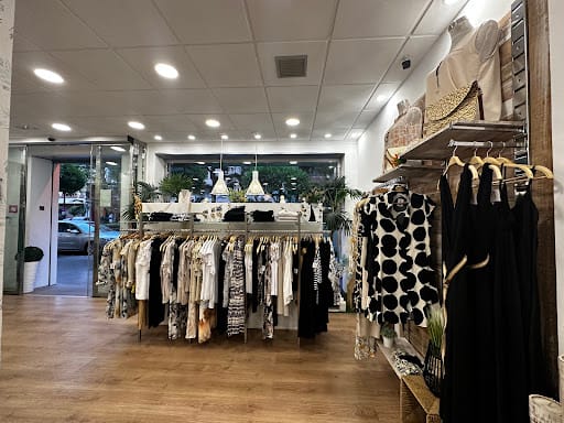 LA TURQUESA TORRENT: Moda femenina y arte local