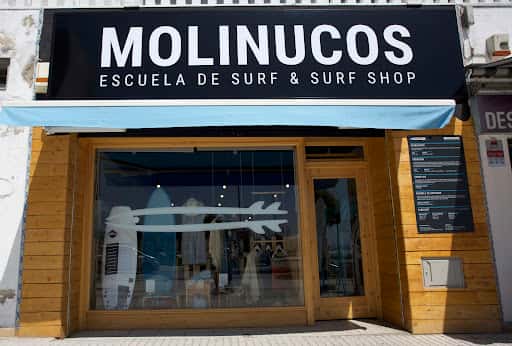 Surf y arte local en la Escuela Molinucos de Santander