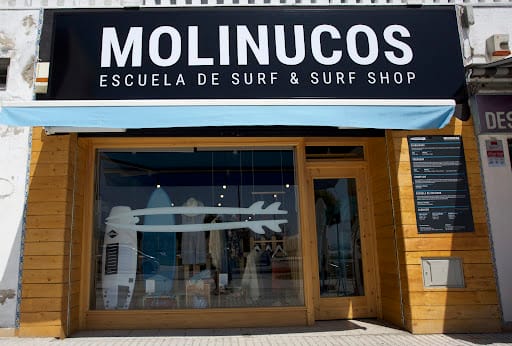 Surf y arte local en la Escuela Molinucos de Santander