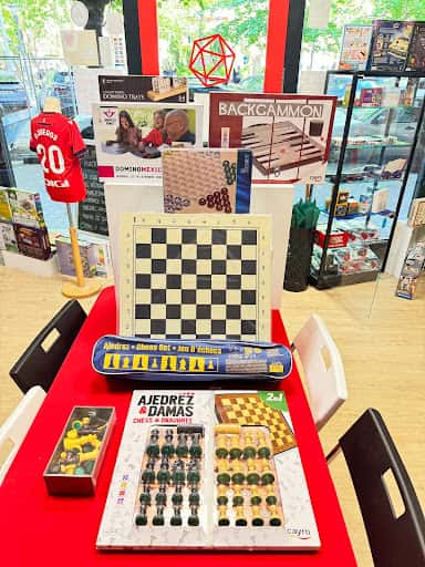 D20 Juegos: juguetería técnica y ludoteca en Pamplona