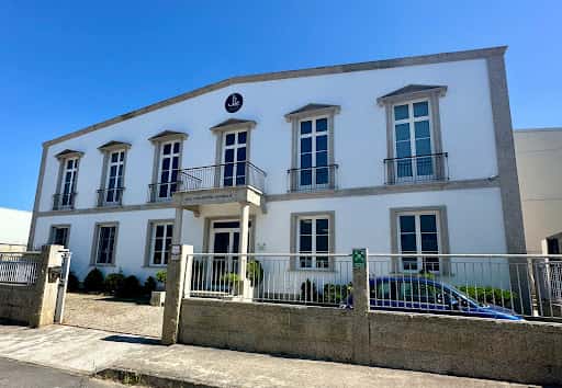 Visita y productos de Real Conservera Española en Cambados