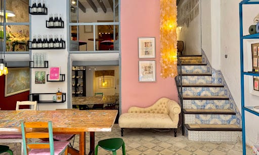 Talleres de cerámica y vino en Fun Art Club Palma