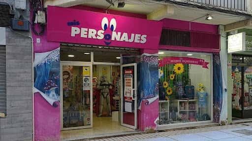 Mis Personajes: juegos de mesa y cafetería en Cáceres