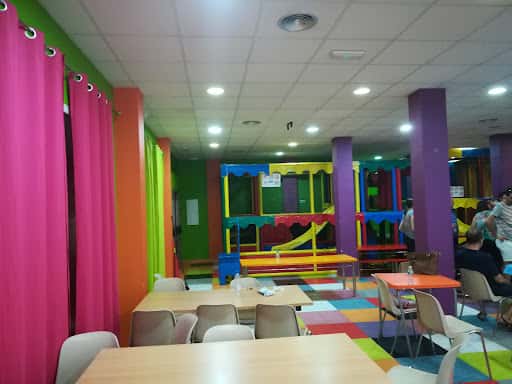 Les Boles Mislata: parque de bolas y juegos de mesa