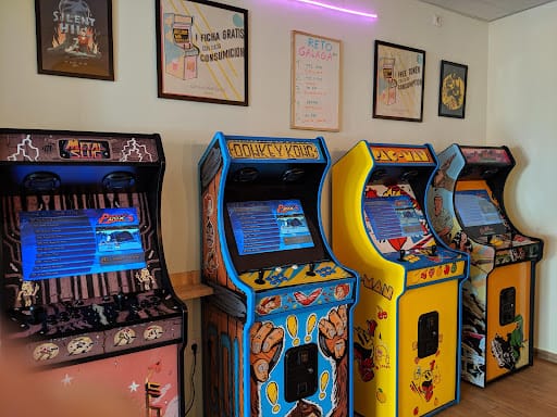 Checkpoint Arcade Bar: juegos de mesa y retro en Sevilla