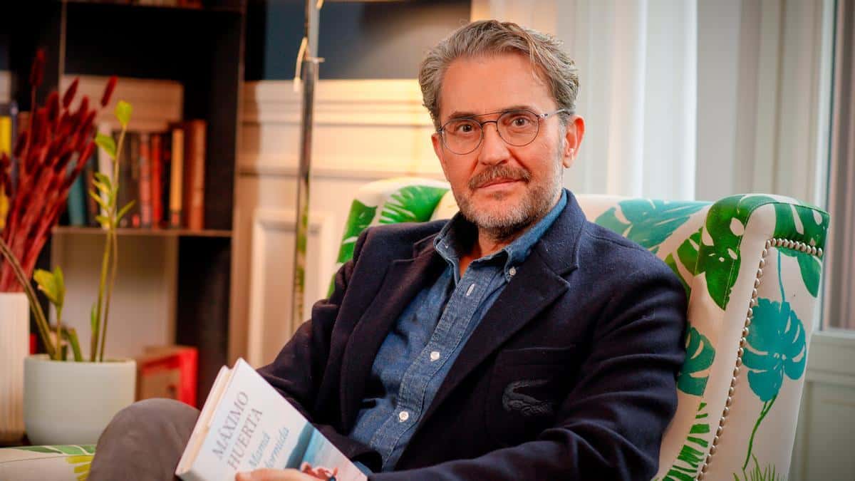 Máximo Huerta: 'Mamá está dormida' en el Club Faro