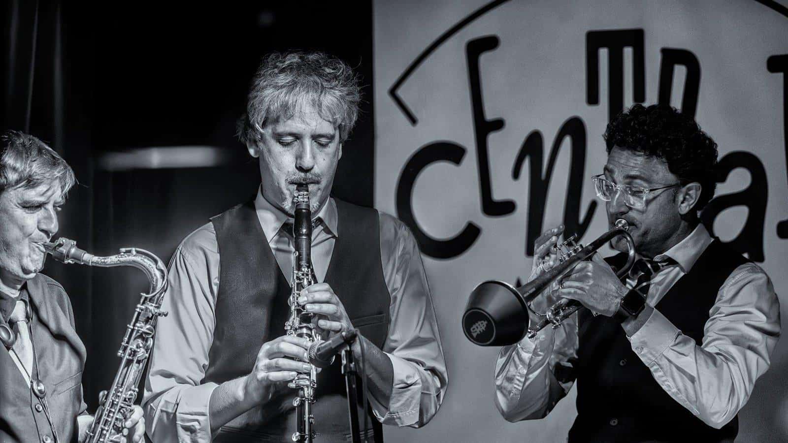 Café Central 44 años: Chames Meets Hermon Mehari