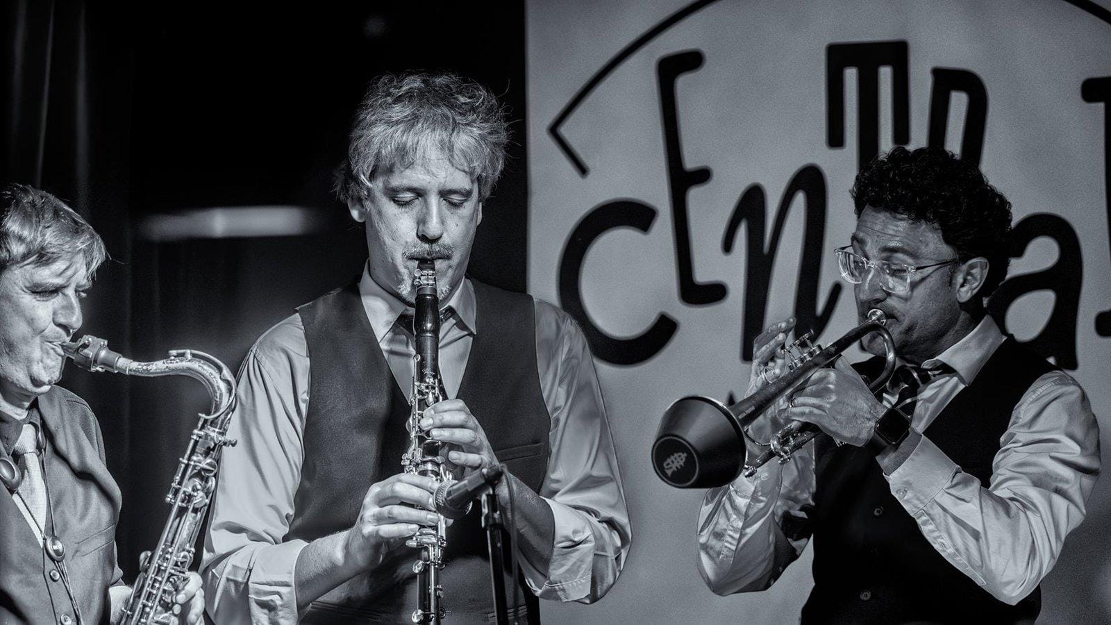 Café Central 44 años: Chames Meets Hermon Mehari