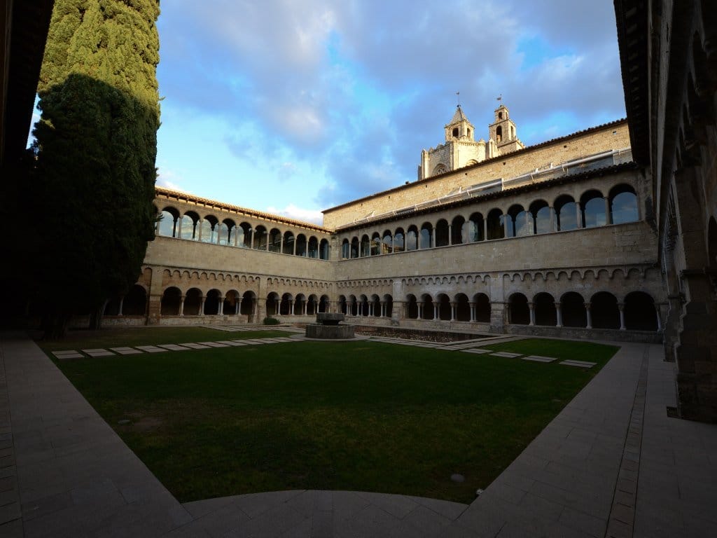Guia'm pel Monestir