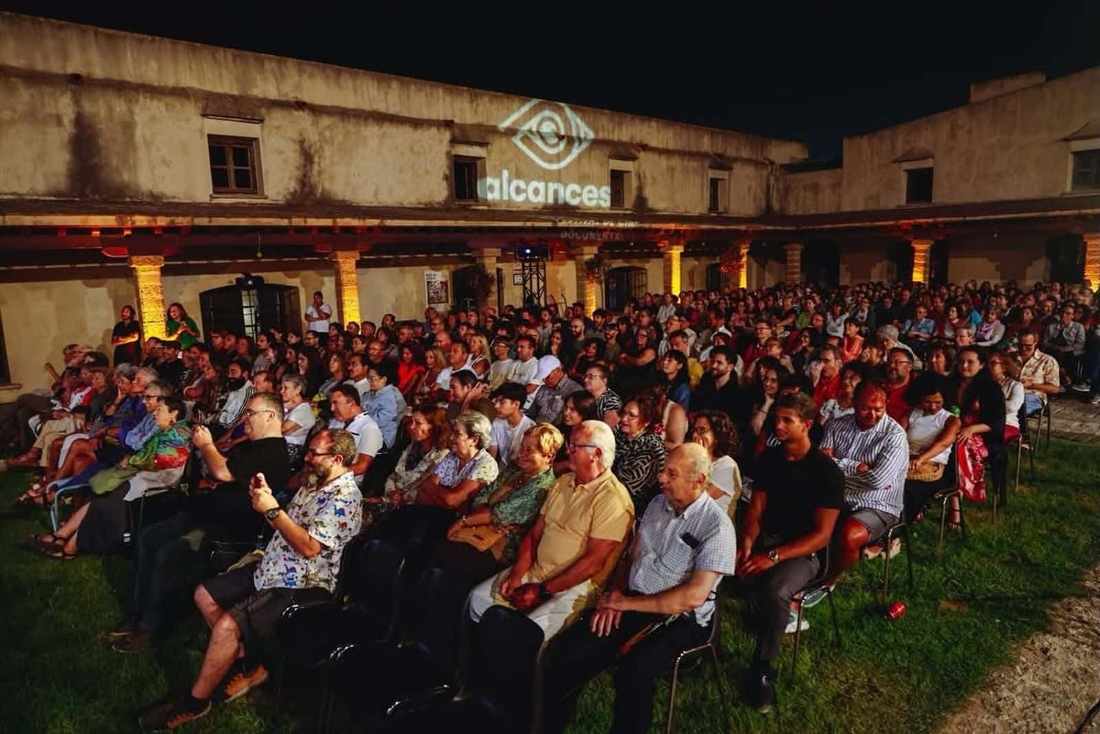 Cortos a la fresquita - Festival de Cine Documental Alcances