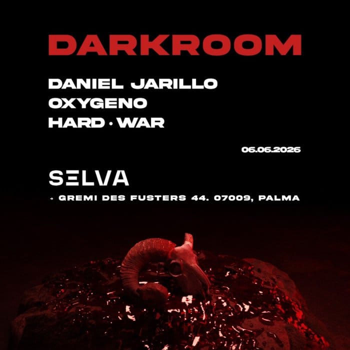 DARK ROOM