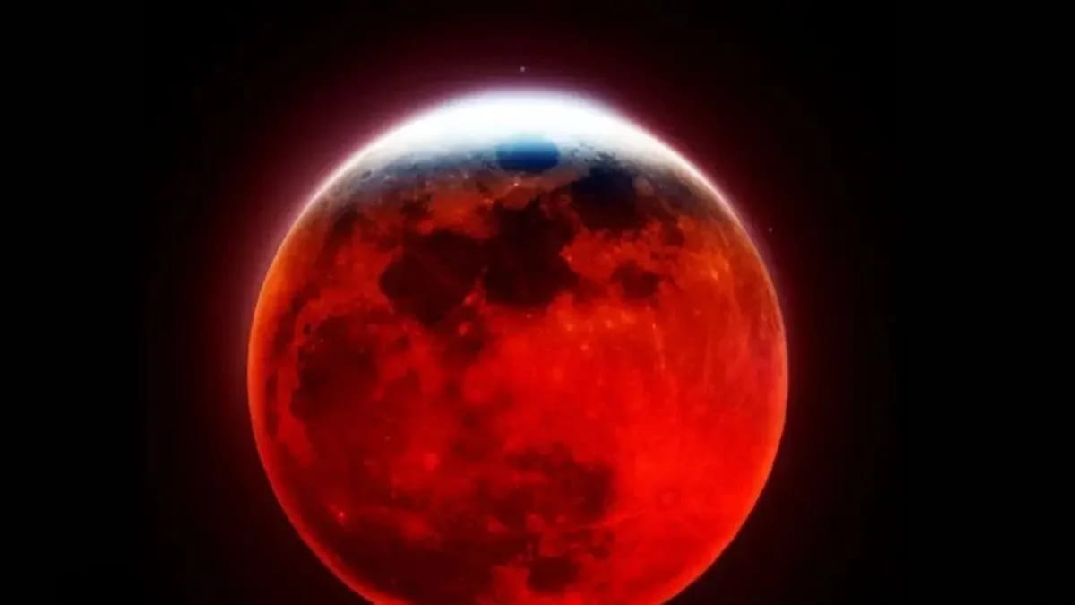 Observación del eclipse parcial de Luna