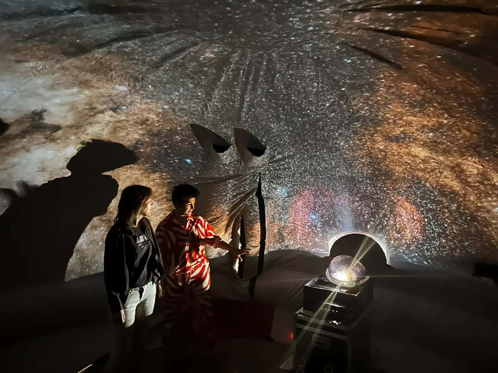 Cosmium: un planetario 360º para preparar el eclipse de agosto