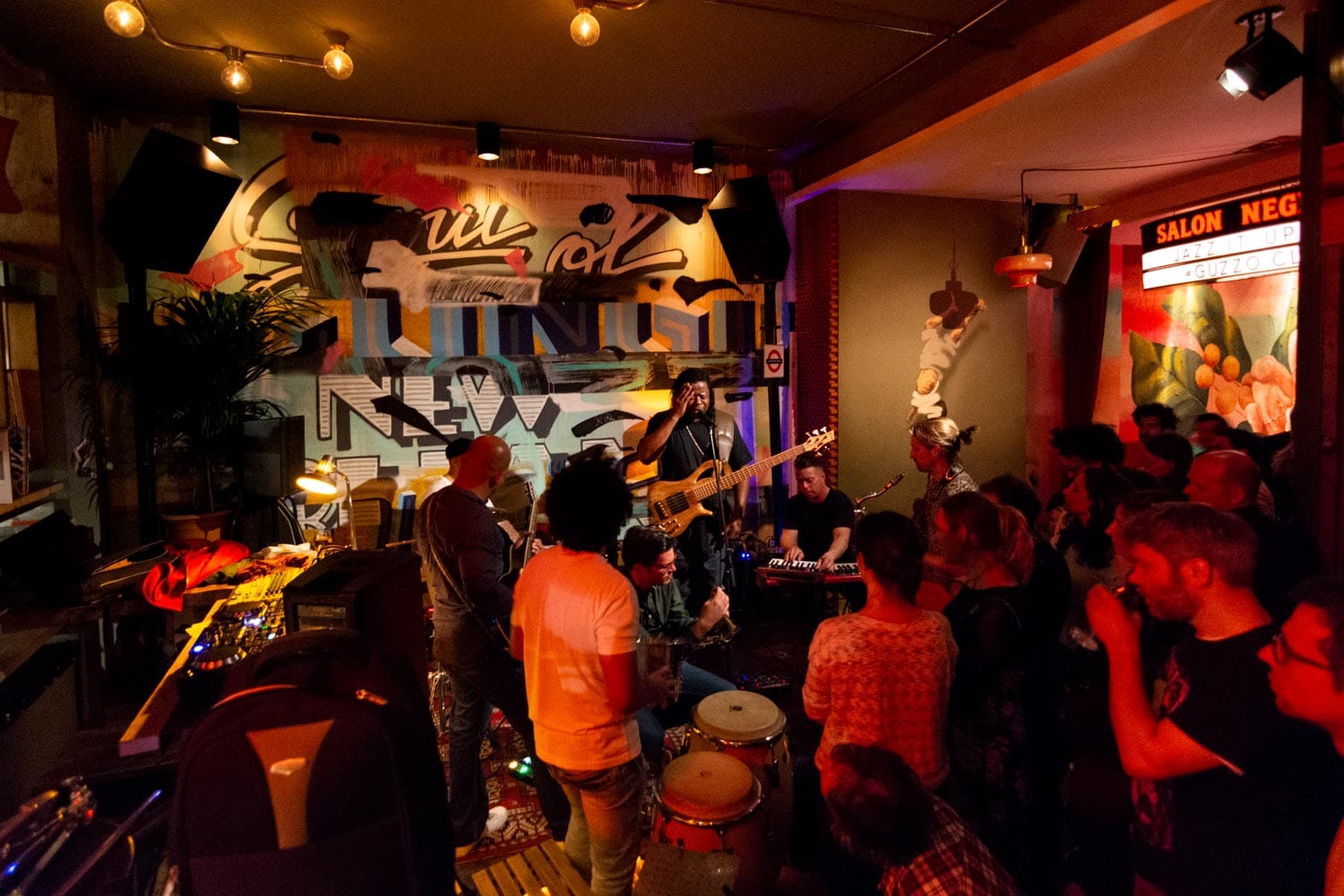 Guzzo: cena, cócteles y música en vivo en el Born