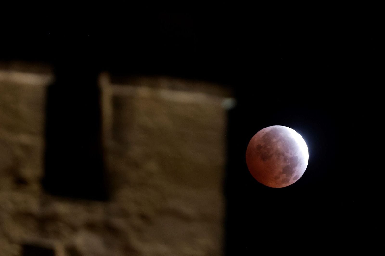 El eclipse lunar parcial que se vio el viernes en Córdoba
