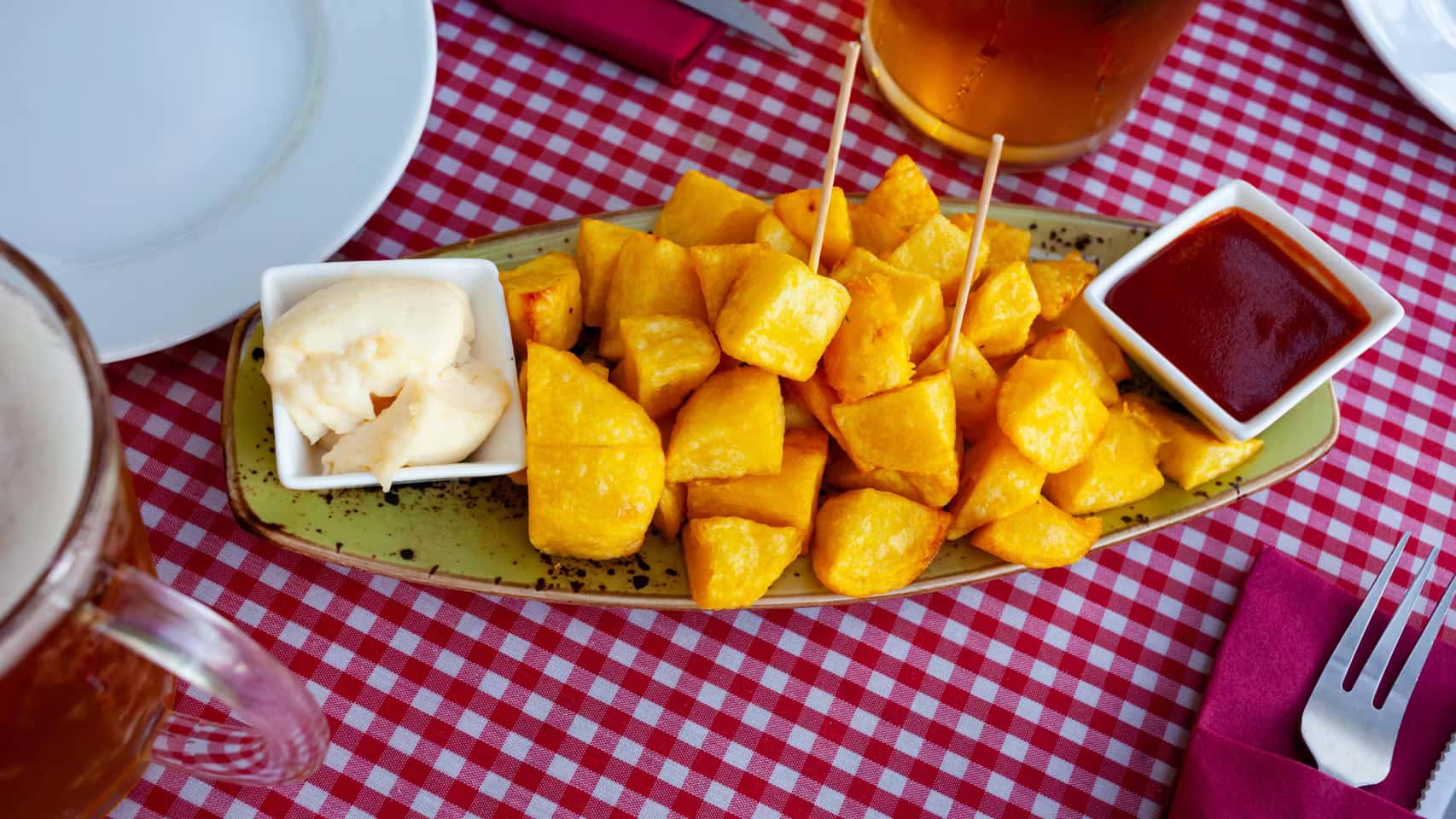 A las Bravas: patatas bravas en la Plaza Séneca