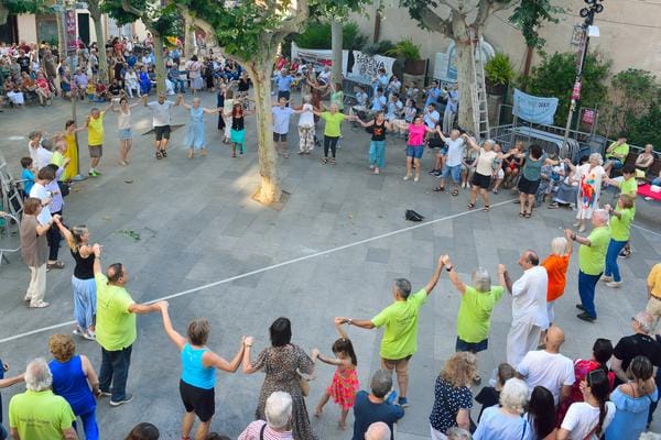 Festa d'estiu. Danses, sardanes i havaneres