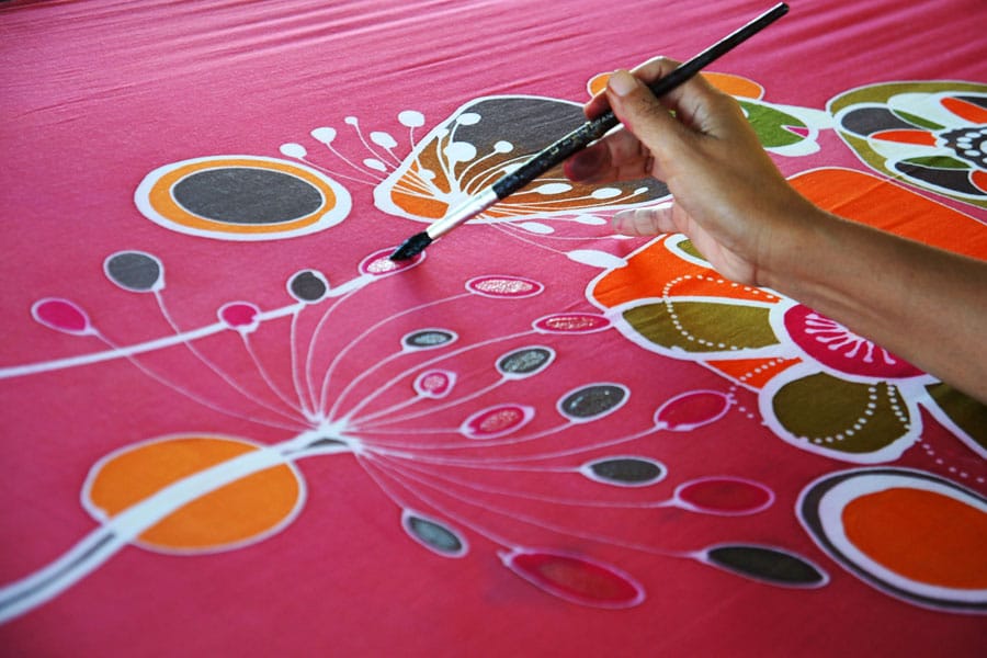 Taller voluntari 'Pintura sobre roba'