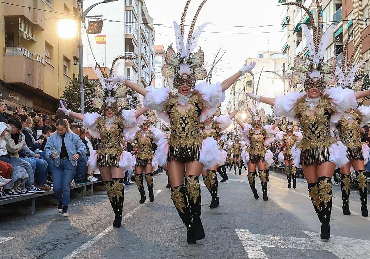 El Carnaval de Águilas saca su muestra al verano