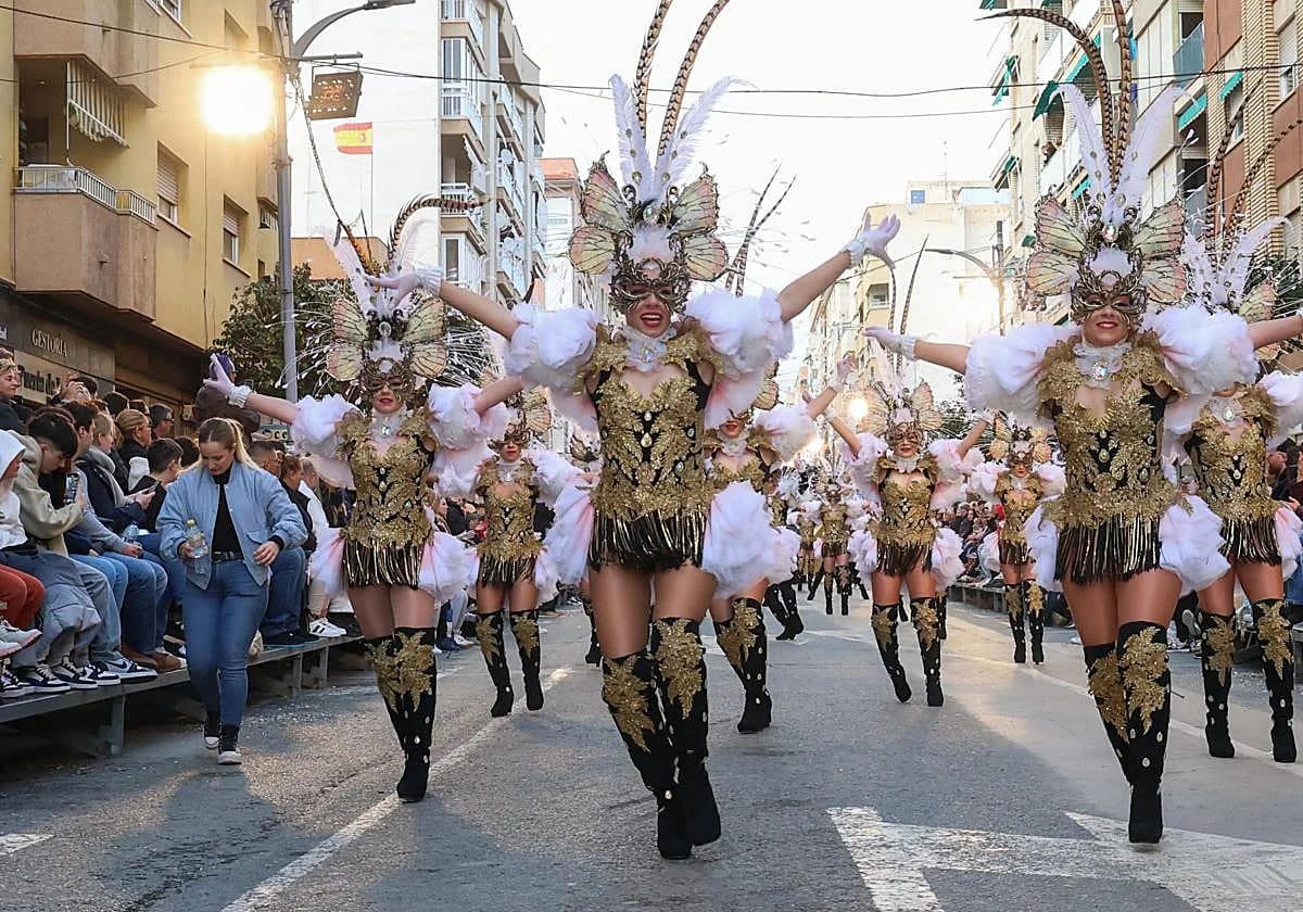 El Carnaval de Águilas saca su muestra al verano