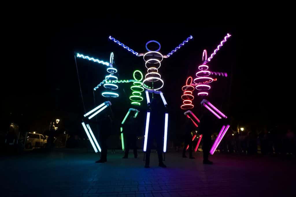 Elipsión: teatro de luz gratuito en Santiago de la Ribera