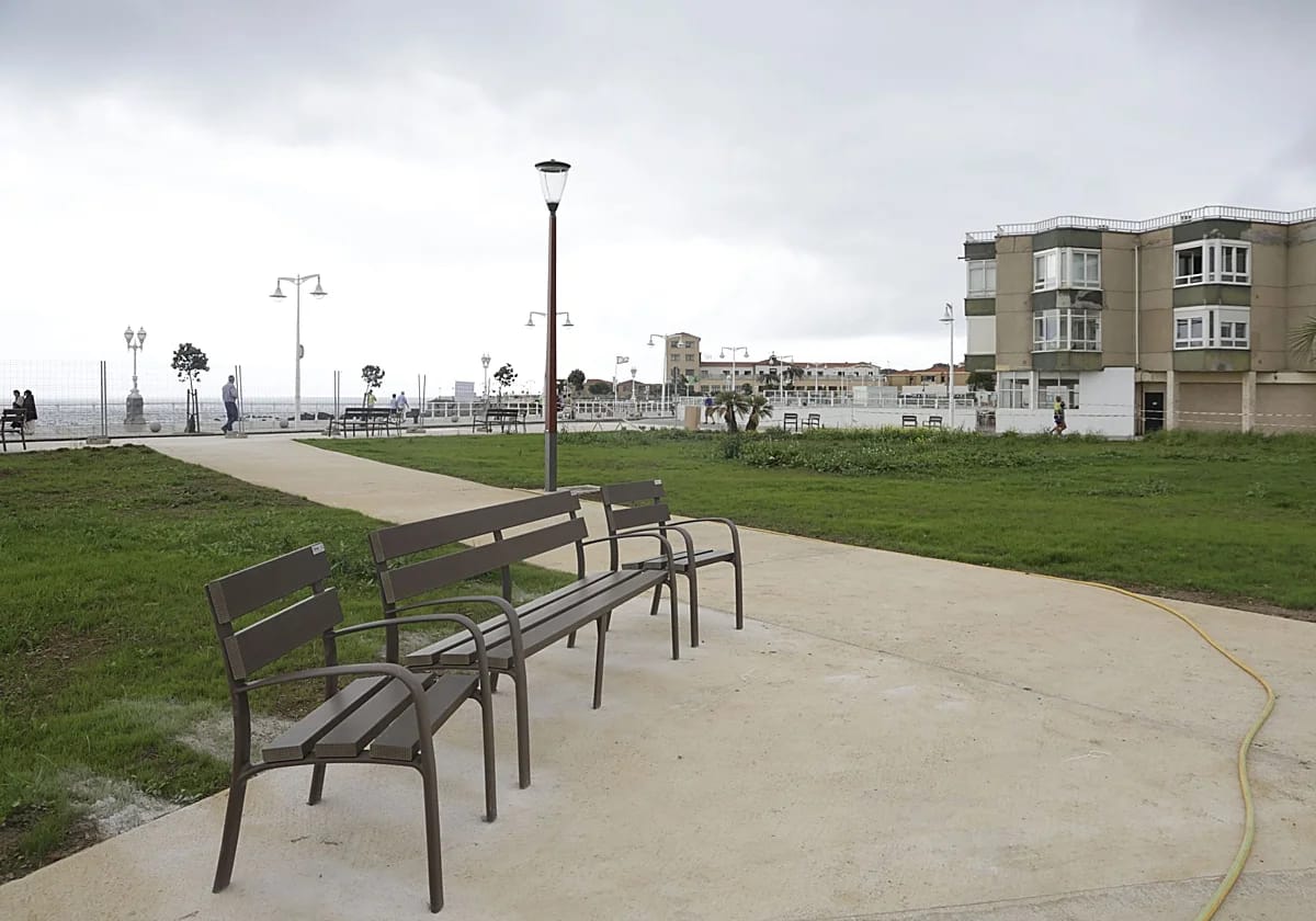 La playa verde Luis Enrique abre sus puertas en Gijón