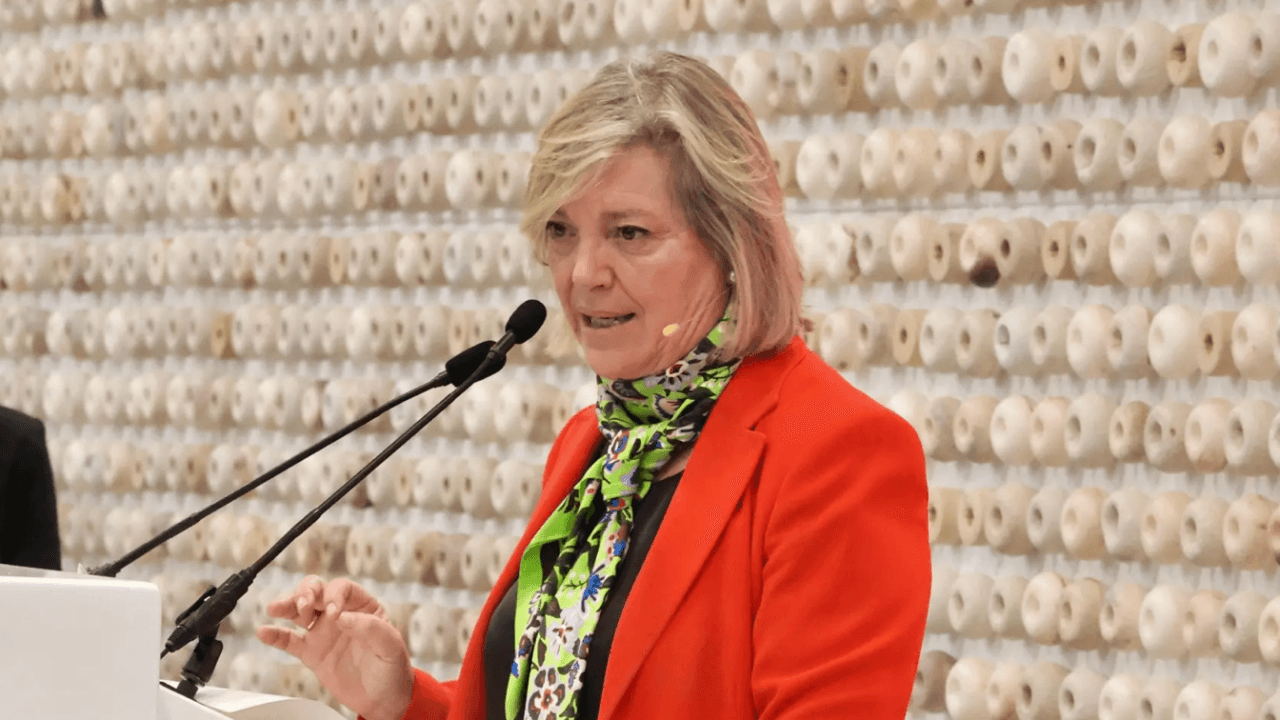 Entrega del premio Entre Mulleres a Paula Alvarellos