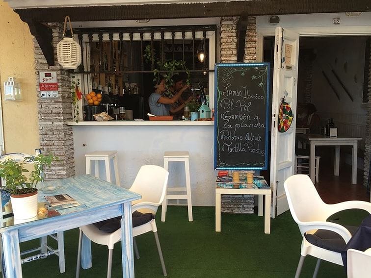 Taberna Mar de Alborán: cocina de puerto en Estepona