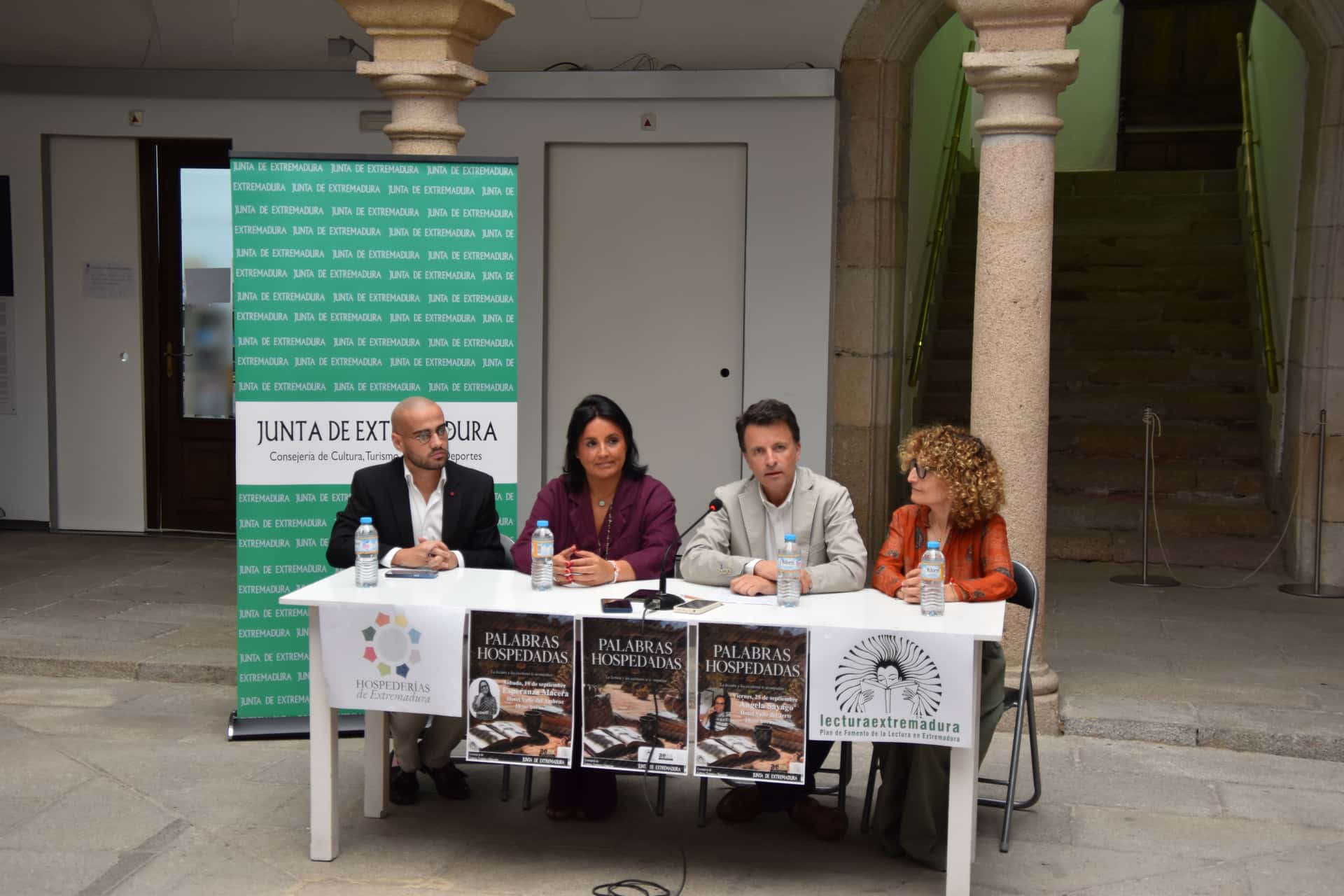 Palabras hospedadas: 65 autores en las hospederías