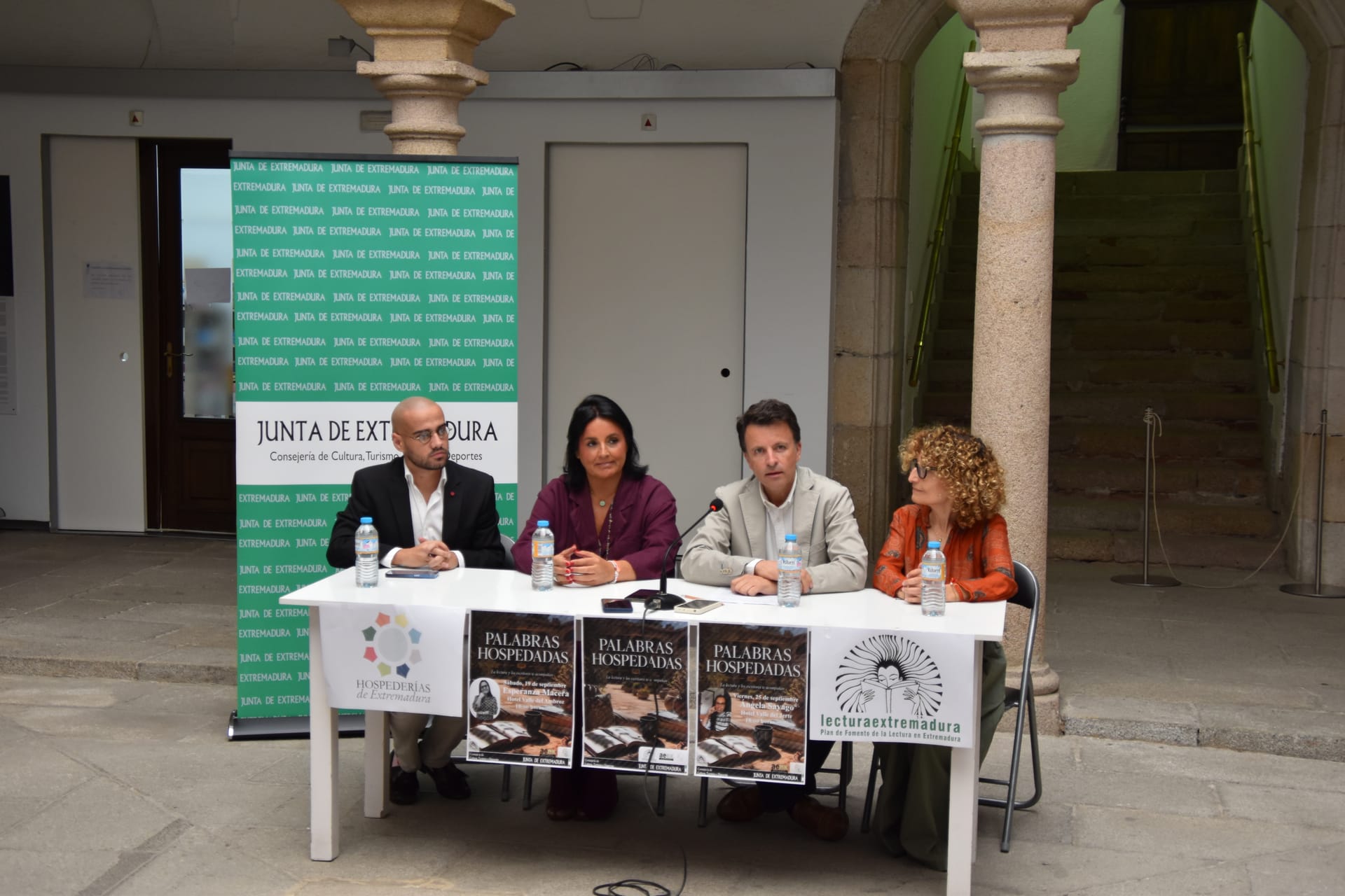 Palabras hospedadas: 65 autores en las hospederías